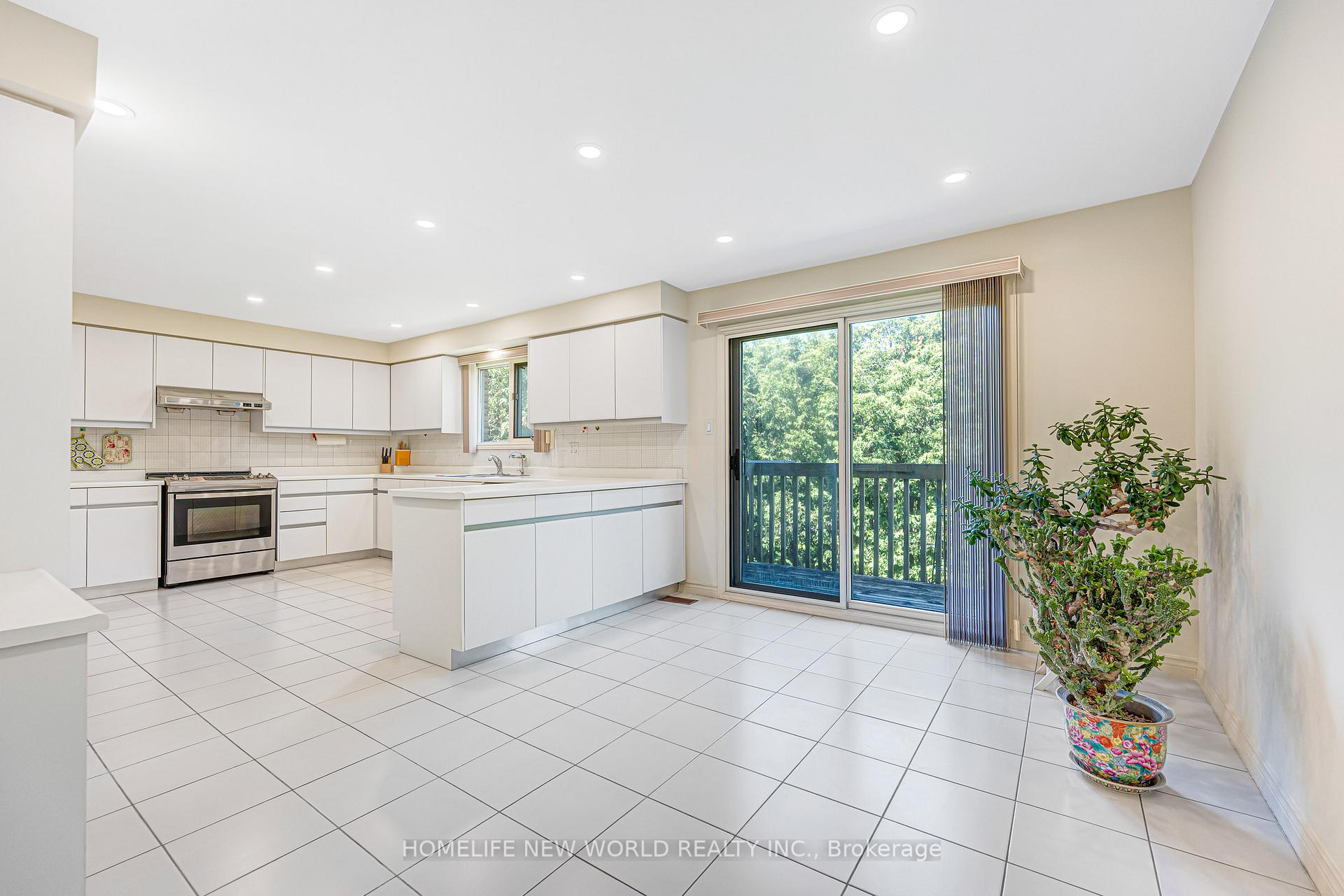Photo 18 of 4 Tarbert Road, North York, Bayview Woods-Steeles — HOMEH