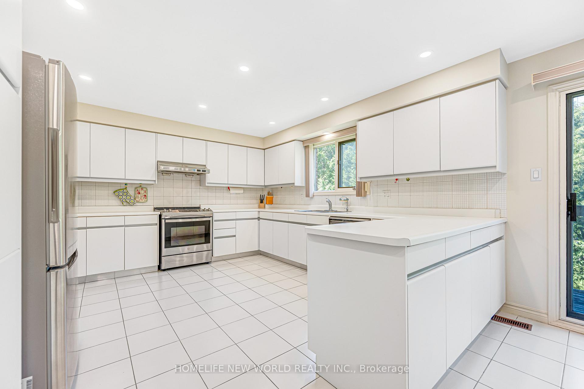Photo 20 of 4 Tarbert Road, North York, Bayview Woods-Steeles — HOMEH