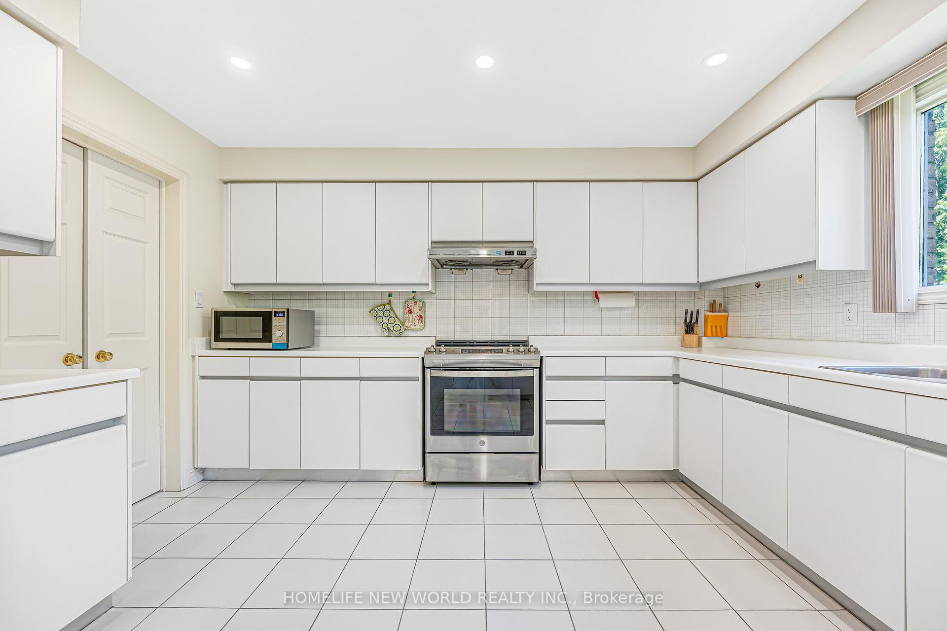 Photo 21 of 4 Tarbert Road, North York, Bayview Woods-Steeles — HOMEH