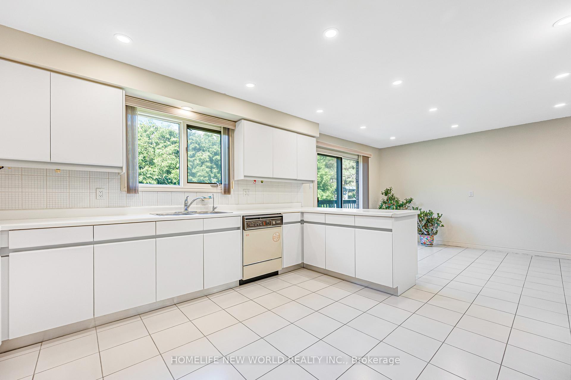 Photo 22 of 4 Tarbert Road, North York, Bayview Woods-Steeles — HOMEH