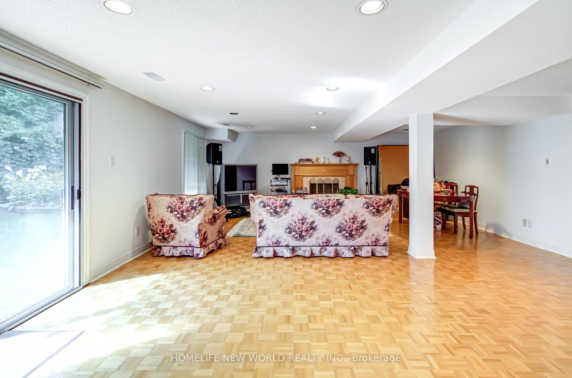 Photo 36 of 4 Tarbert Road, North York, Bayview Woods-Steeles — HOMEH