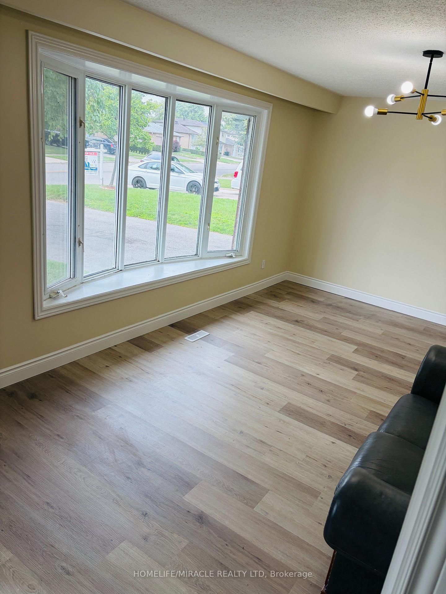 Photo 4 of 1129 Valentine Drive, Cambridge, Lang's Farm — HOMEH