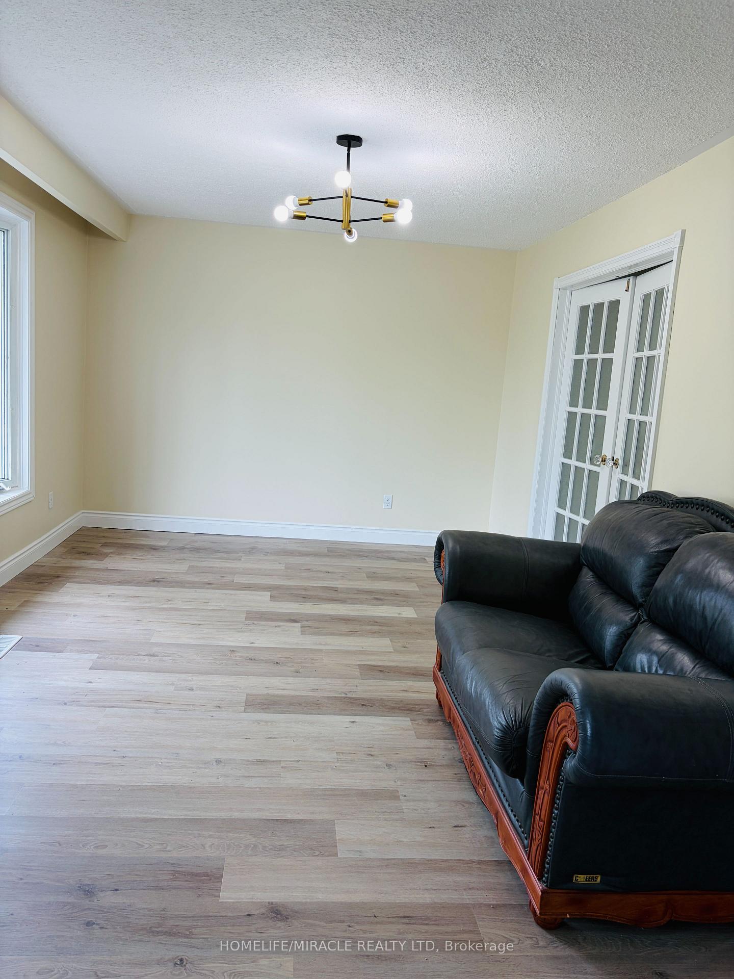Photo 5 of 1129 Valentine Drive, Cambridge, Lang's Farm — HOMEH
