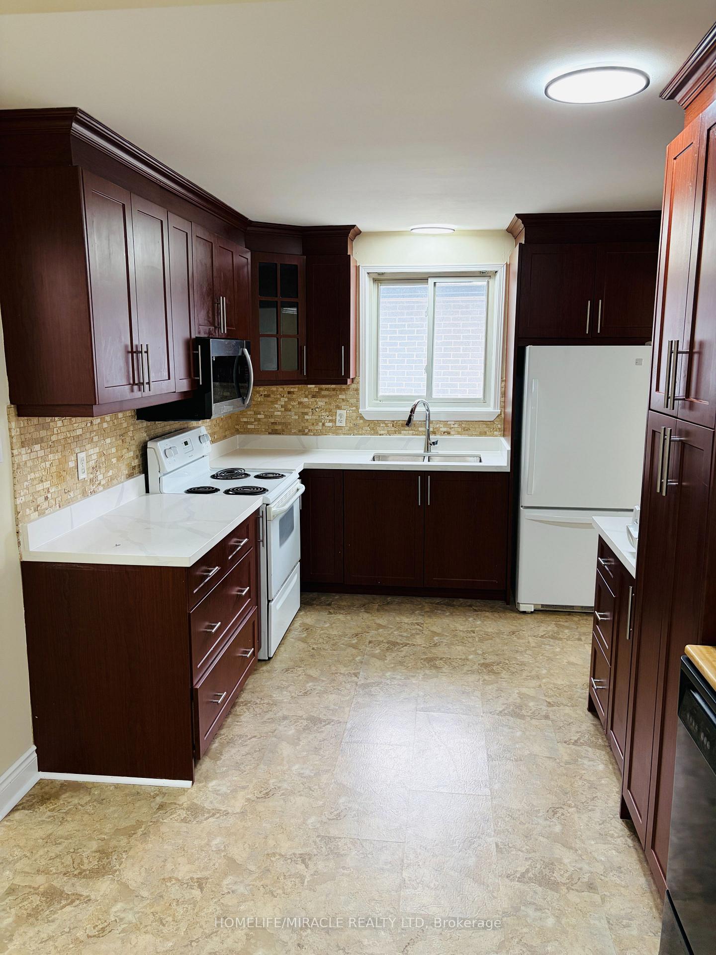 Photo 8 of 1129 Valentine Drive, Cambridge, Lang's Farm — HOMEH