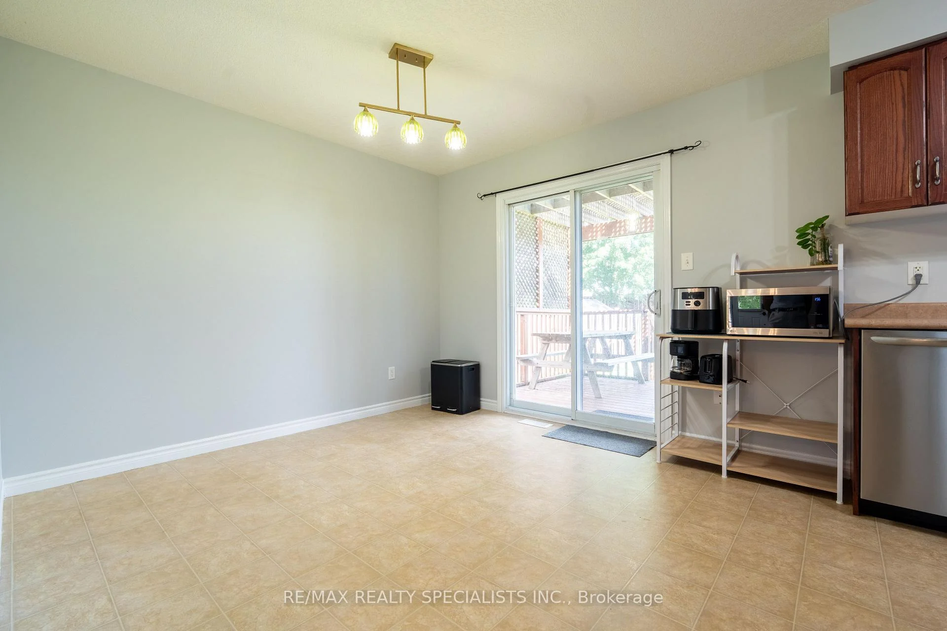 Photo 7 of 466 Bronco Crescent, Waterloo, Lexington — HOMEH