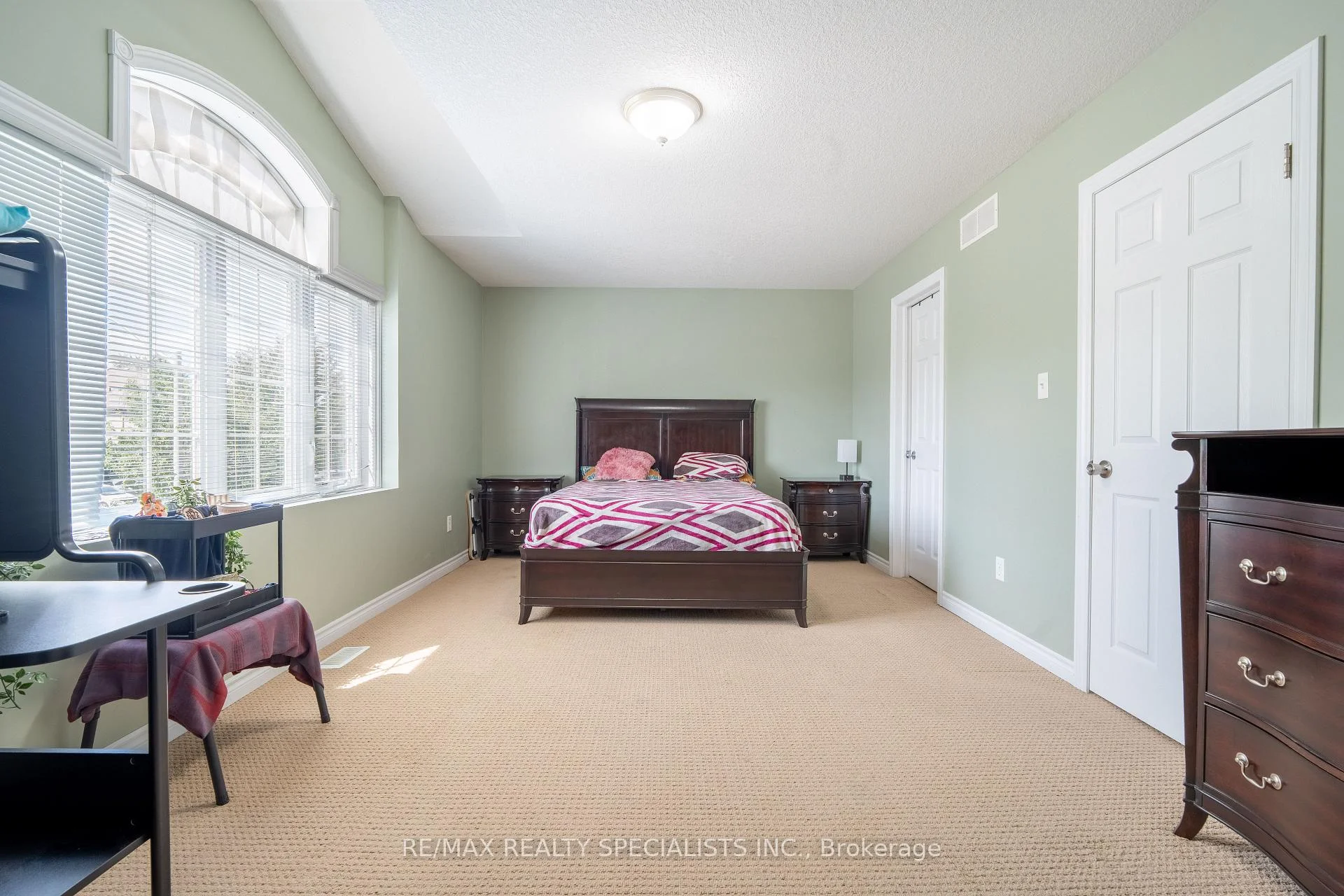 Photo 11 of 466 Bronco Crescent, Waterloo, Lexington — HOMEH