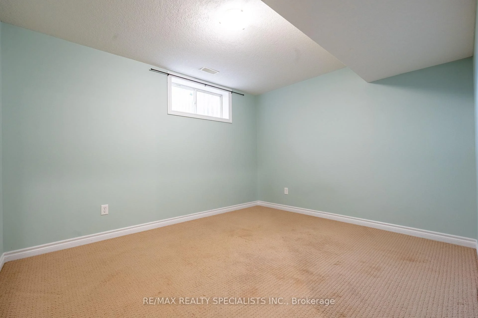 Photo 17 of 466 Bronco Crescent, Waterloo, Lexington — HOMEH