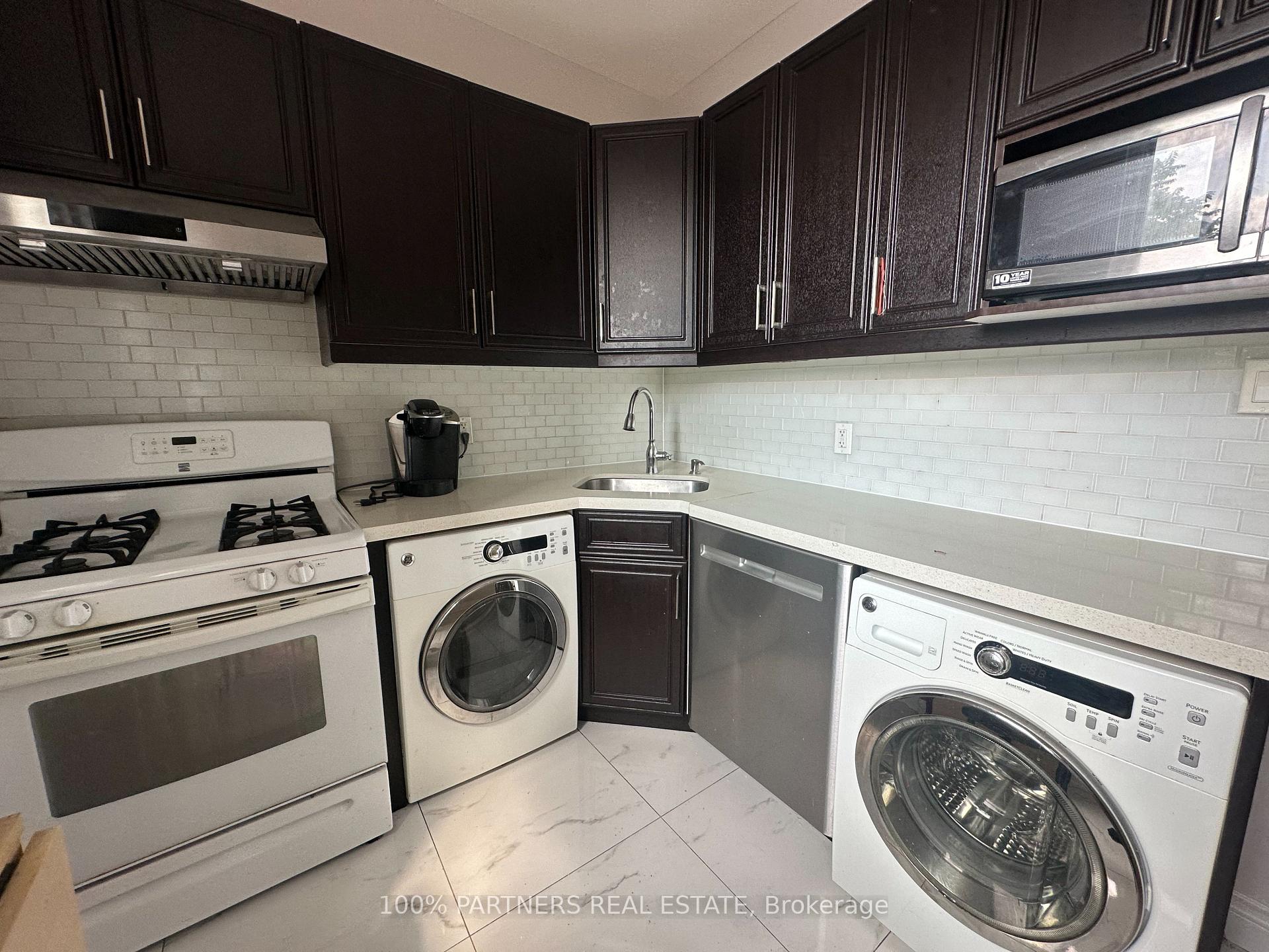 Photo 5 of 210 Bellwoods Avenue, Toronto, Trinity-Bellwoods — HOMEH