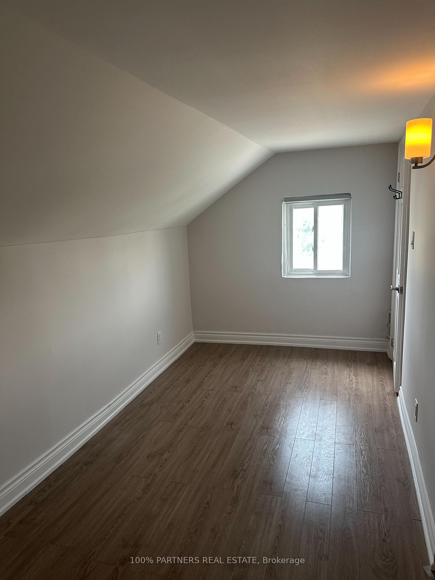 Photo 11 of 210 Bellwoods Avenue, Toronto, Trinity-Bellwoods — HOMEH