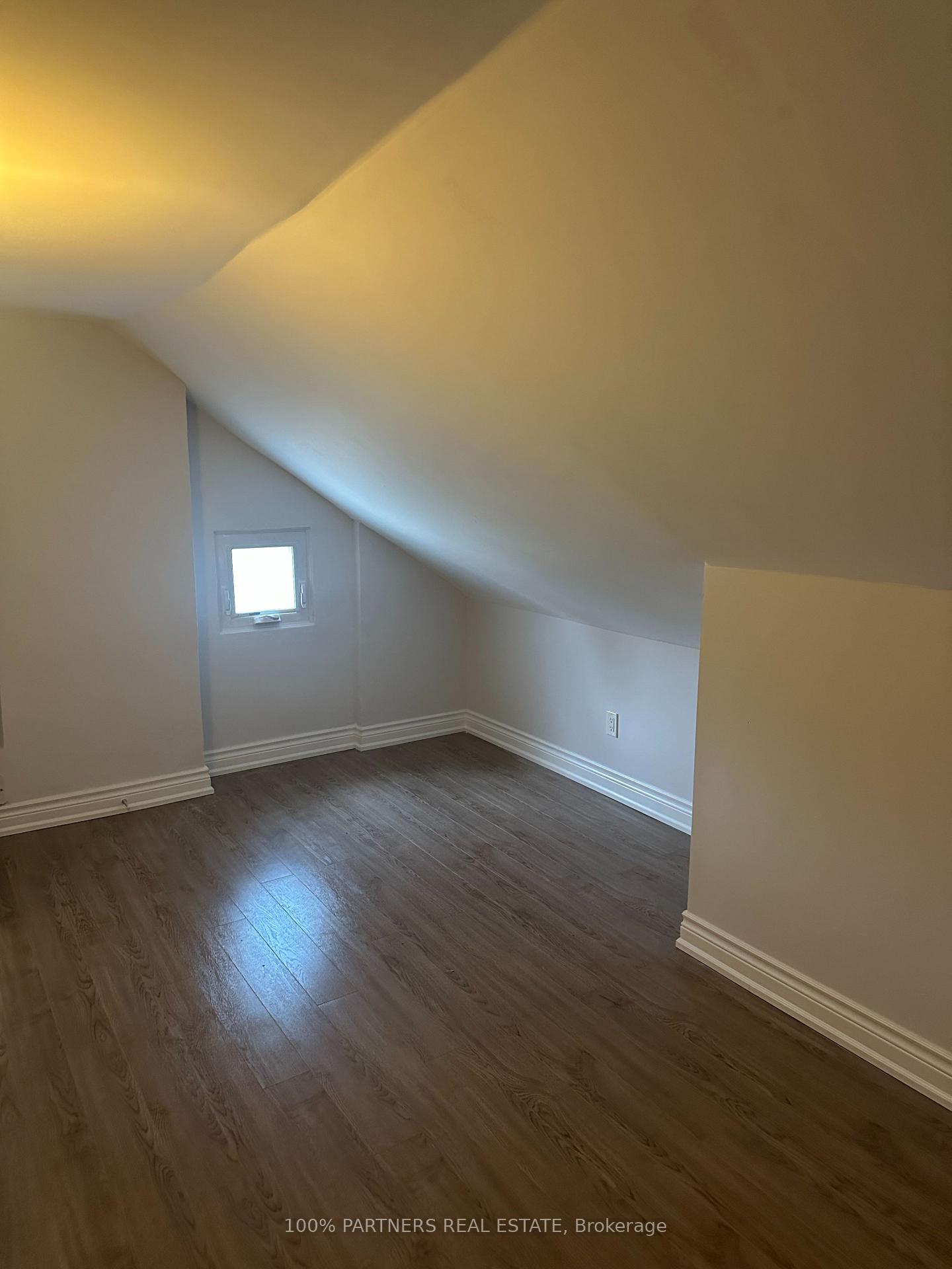 Photo 13 of 210 Bellwoods Avenue, Toronto, Trinity-Bellwoods — HOMEH