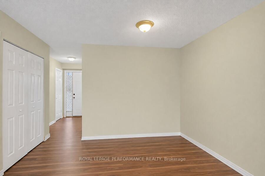 Photo 2 of 3064 Olympic Way, Ottawa, Blossom Park/Leitrim — HOMEH