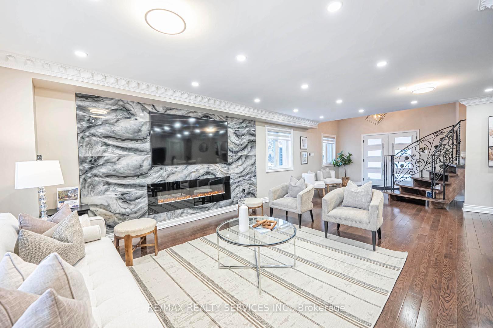 Photo 6 of 247 Sand Road, East Gwillimbury, Holland Landing — HOMEH