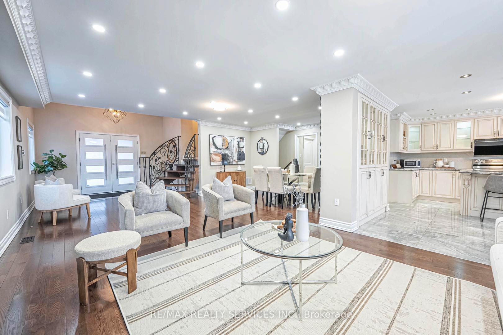 Photo 10 of 247 Sand Road, East Gwillimbury, Holland Landing — HOMEH
