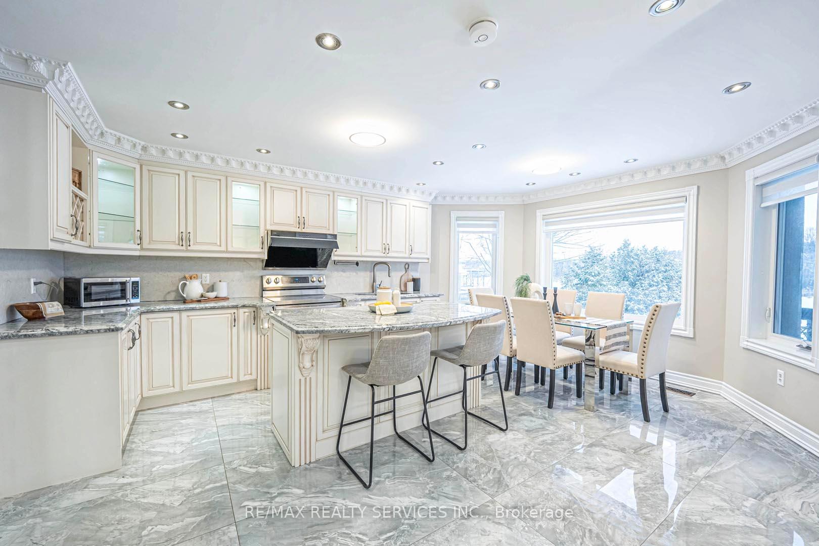 Photo 11 of 247 Sand Road, East Gwillimbury, Holland Landing — HOMEH