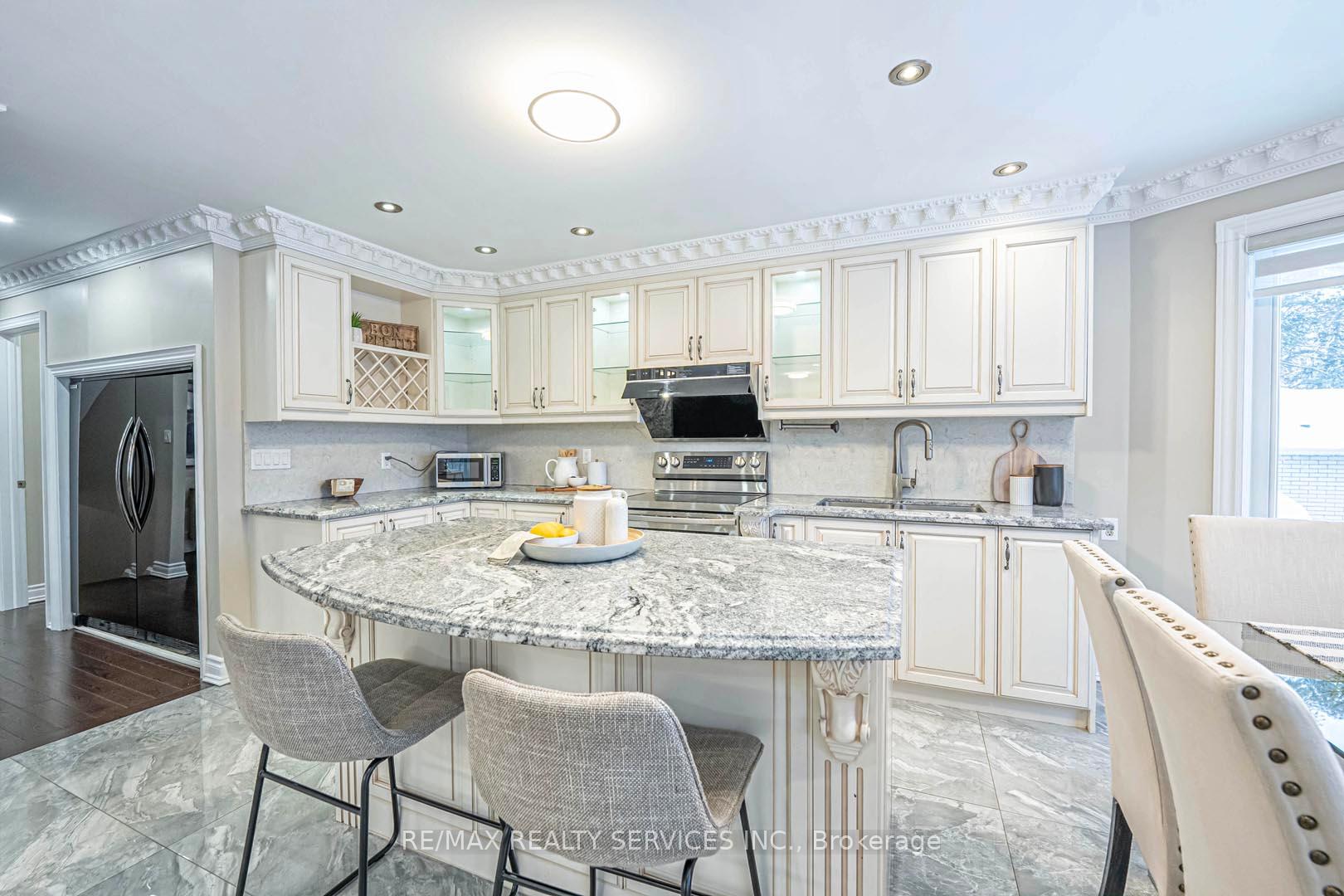 Photo 12 of 247 Sand Road, East Gwillimbury, Holland Landing — HOMEH