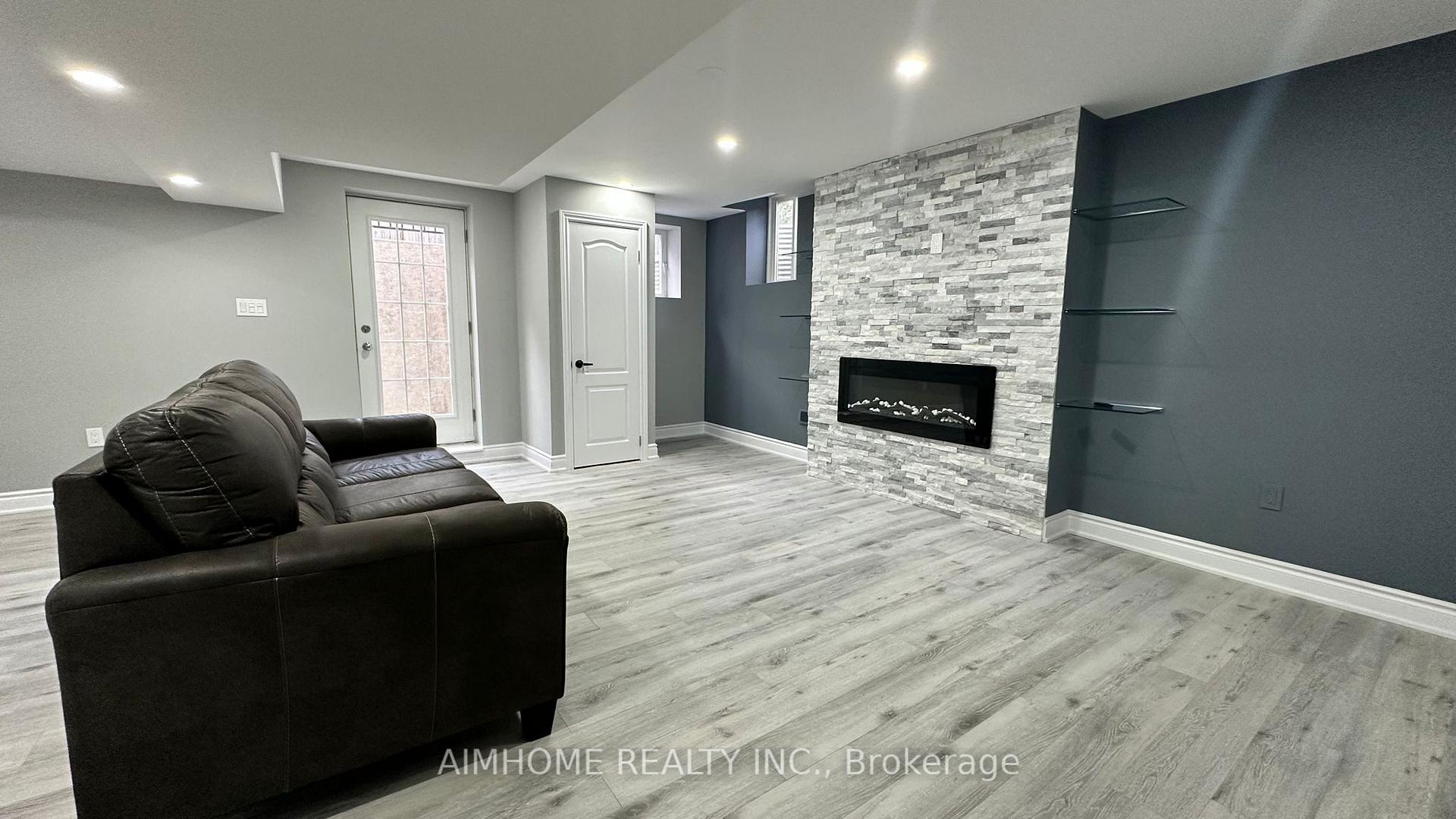 Photo 2 of 2169 Hillmount Drive, Oakville, Westmount — HOMEH