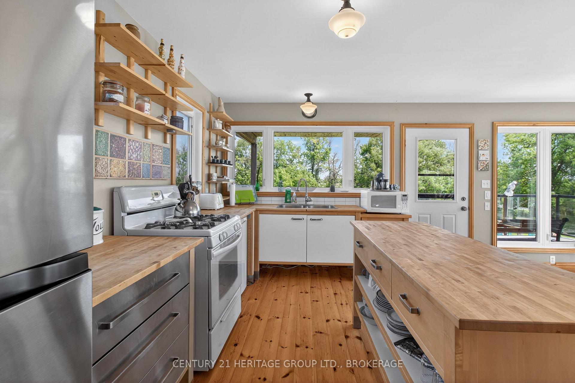 Photo 9 of 648 Third Line Road, Frontenac Islands, Wolfe Island — HOMEH