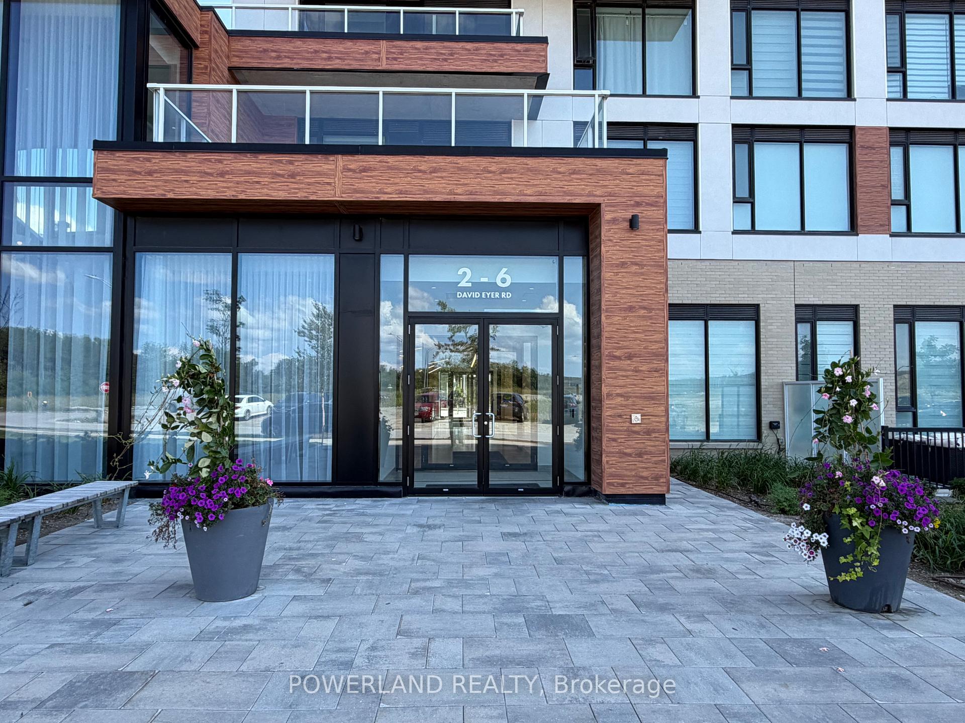Photo 2 of Unit 828, 2 David Eyer Road, Richmond Hill, Rural Richmond Hill — HOMEH