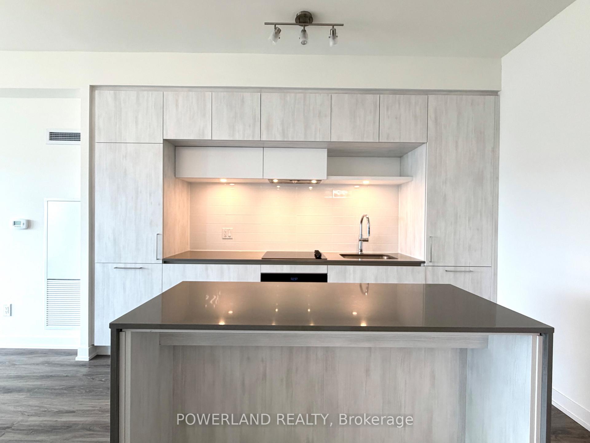 Photo 7 of Unit 828, 2 David Eyer Road, Richmond Hill, Rural Richmond Hill — HOMEH