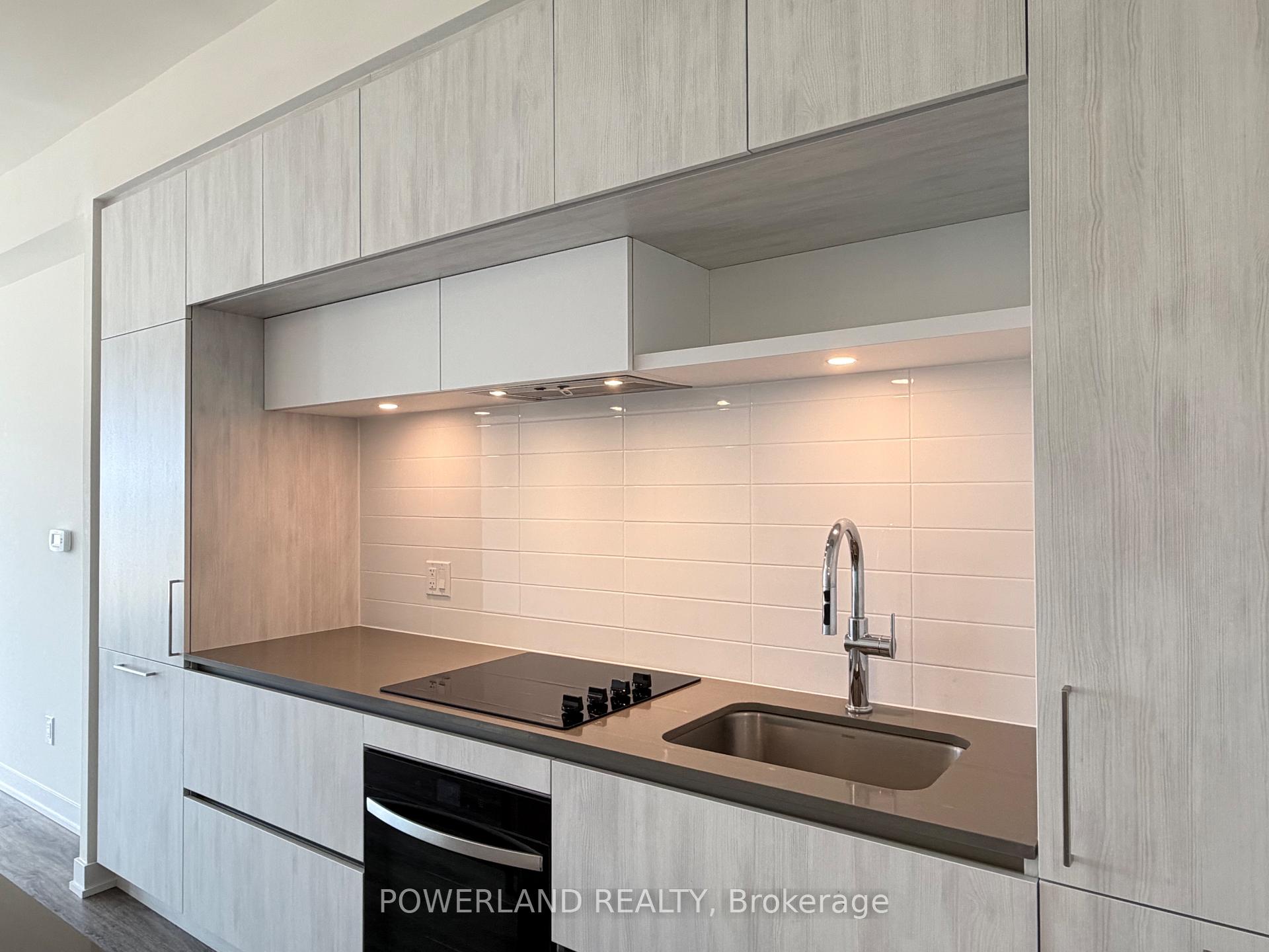 Photo 9 of Unit 828, 2 David Eyer Road, Richmond Hill, Rural Richmond Hill — HOMEH
