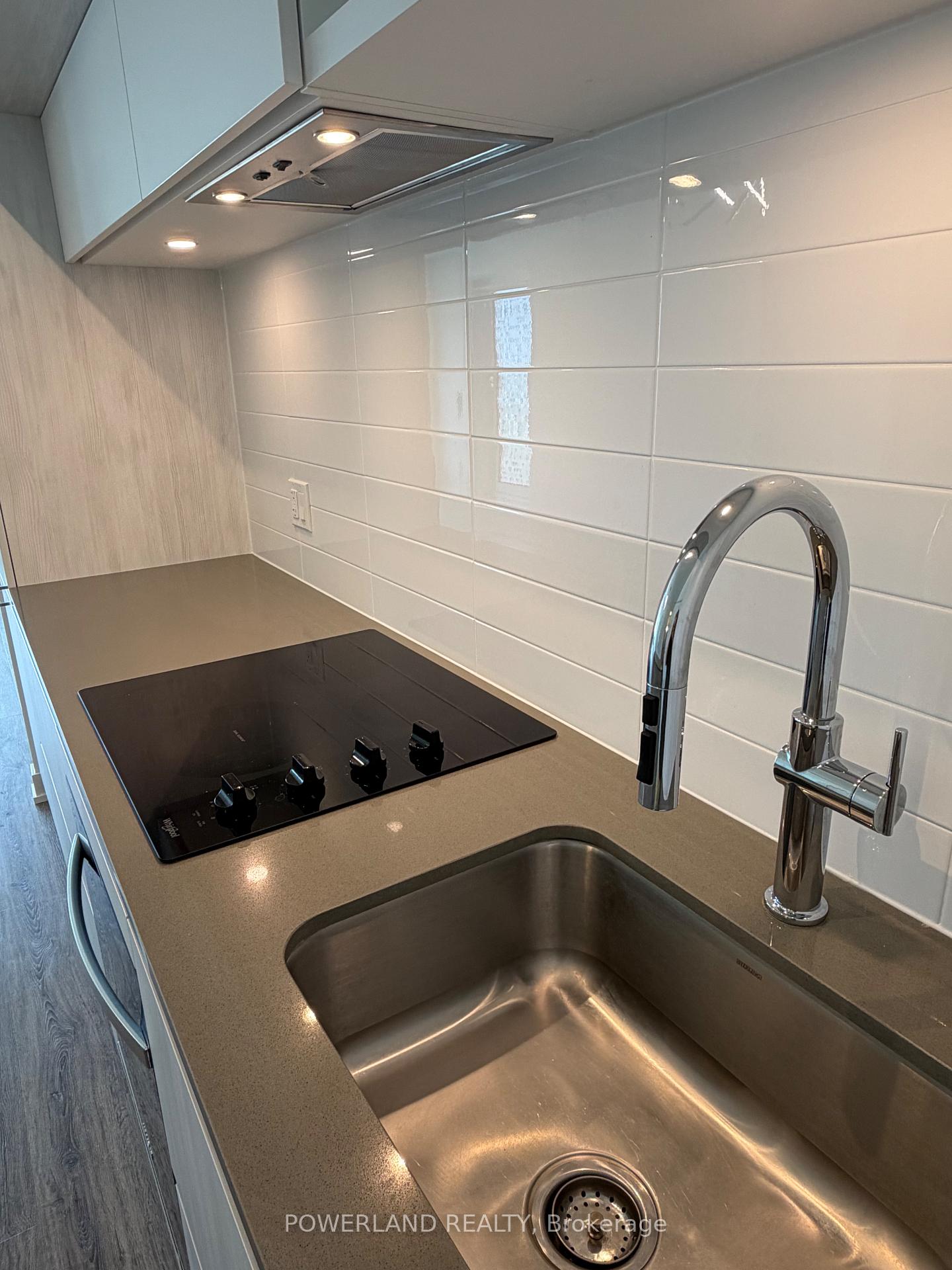 Photo 10 of Unit 828, 2 David Eyer Road, Richmond Hill, Rural Richmond Hill — HOMEH