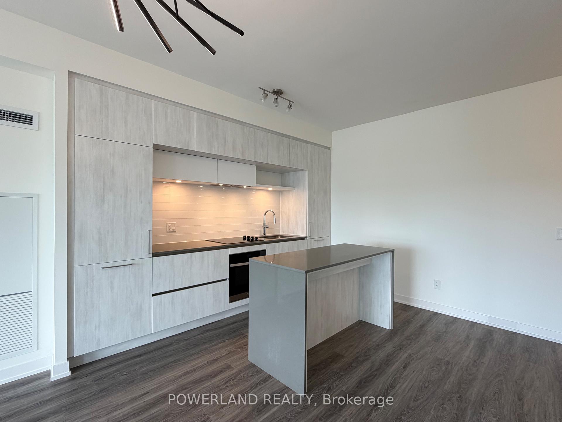 Photo 11 of Unit 828, 2 David Eyer Road, Richmond Hill, Rural Richmond Hill — HOMEH