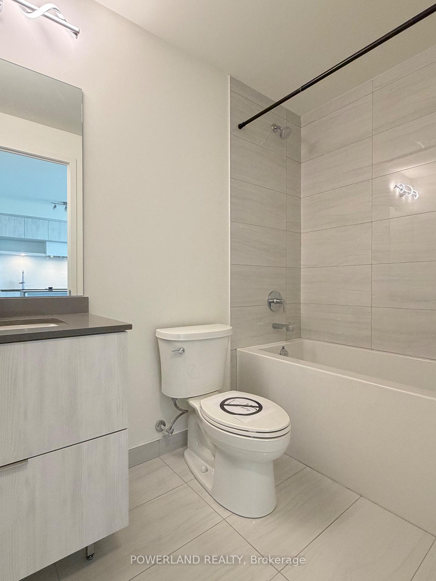 Photo 20 of Unit 828, 2 David Eyer Road, Richmond Hill, Rural Richmond Hill — HOMEH