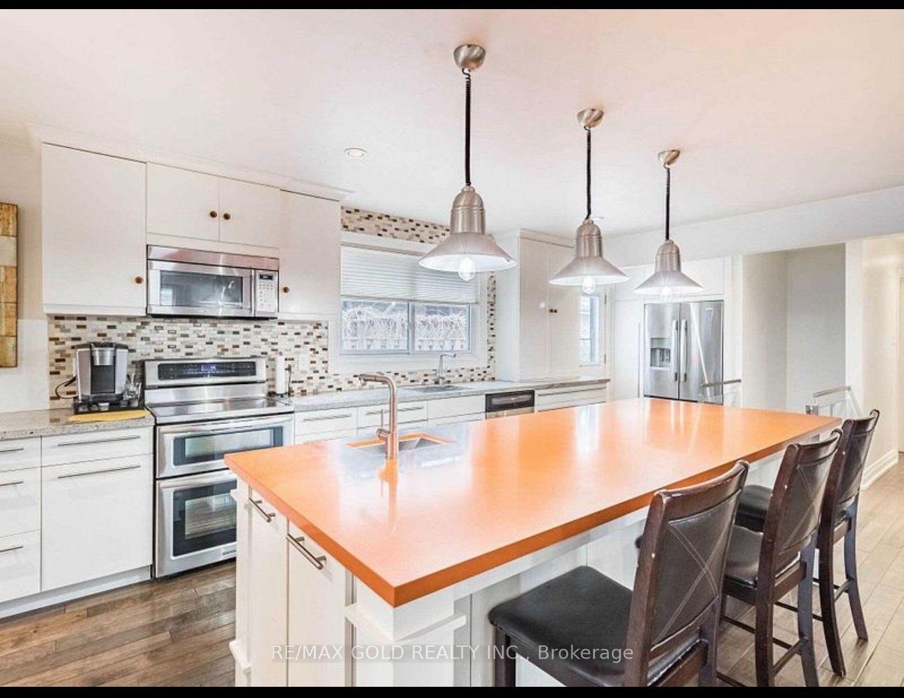 Photo 8 of 50 Lorraine Crescent, Brampton, Westgate — HOMEH