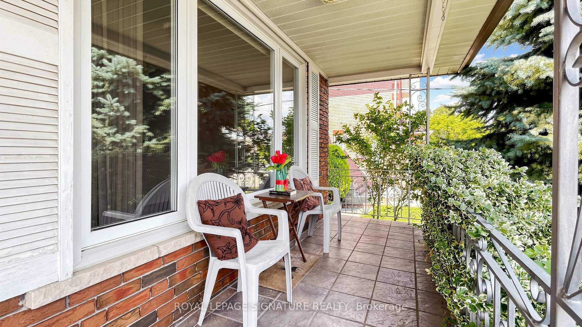 Photo 3 of 146 Maybourne Avenue, Scarborough, Clairlea-Birchmount — HOMEH