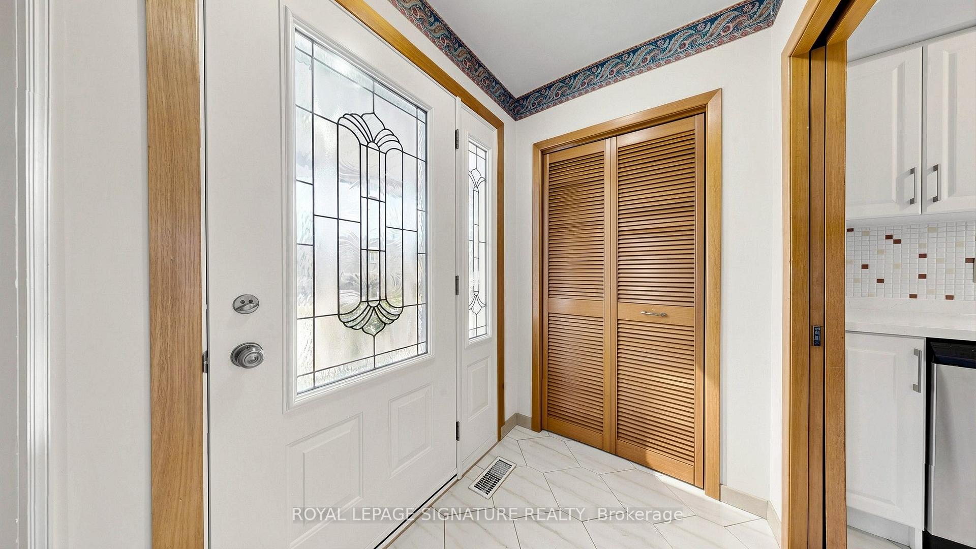 Photo 4 of 146 Maybourne Avenue, Scarborough, Clairlea-Birchmount — HOMEH