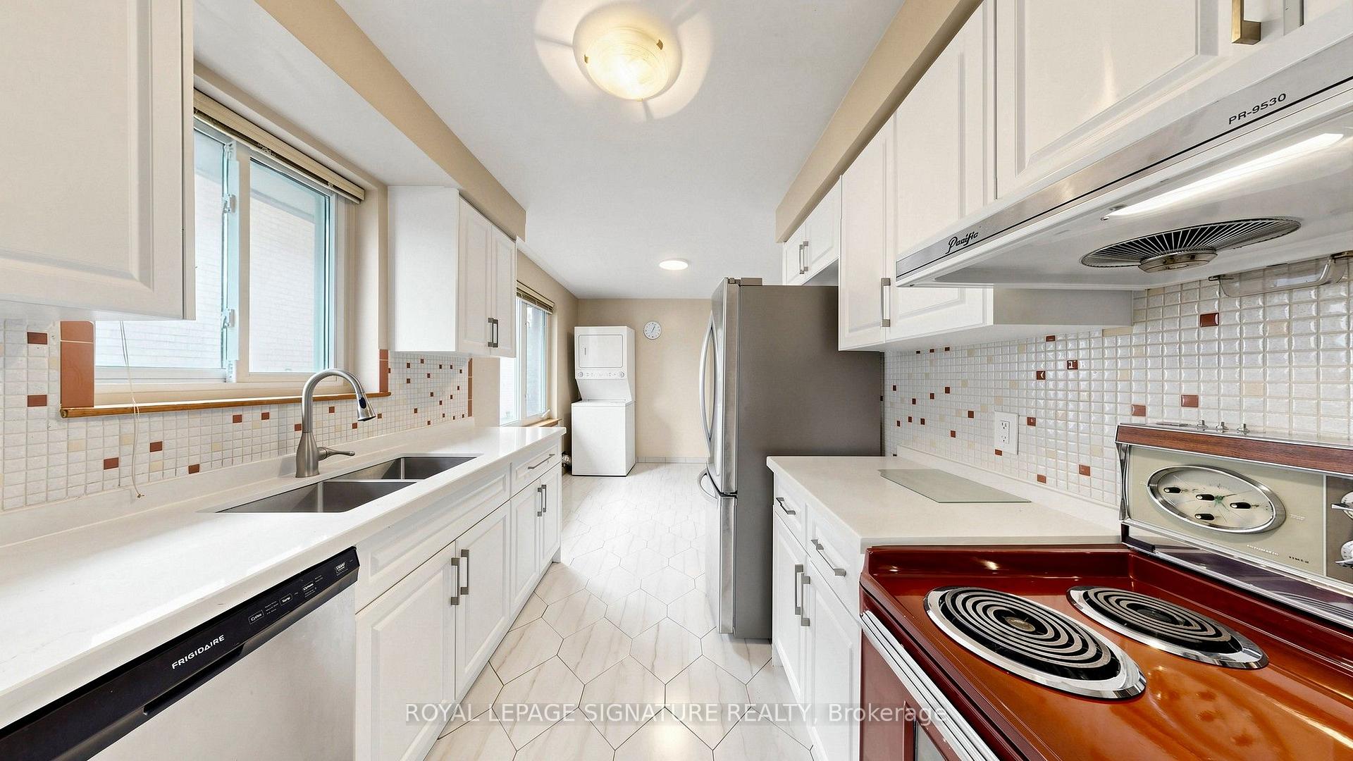 Photo 5 of 146 Maybourne Avenue, Scarborough, Clairlea-Birchmount — HOMEH