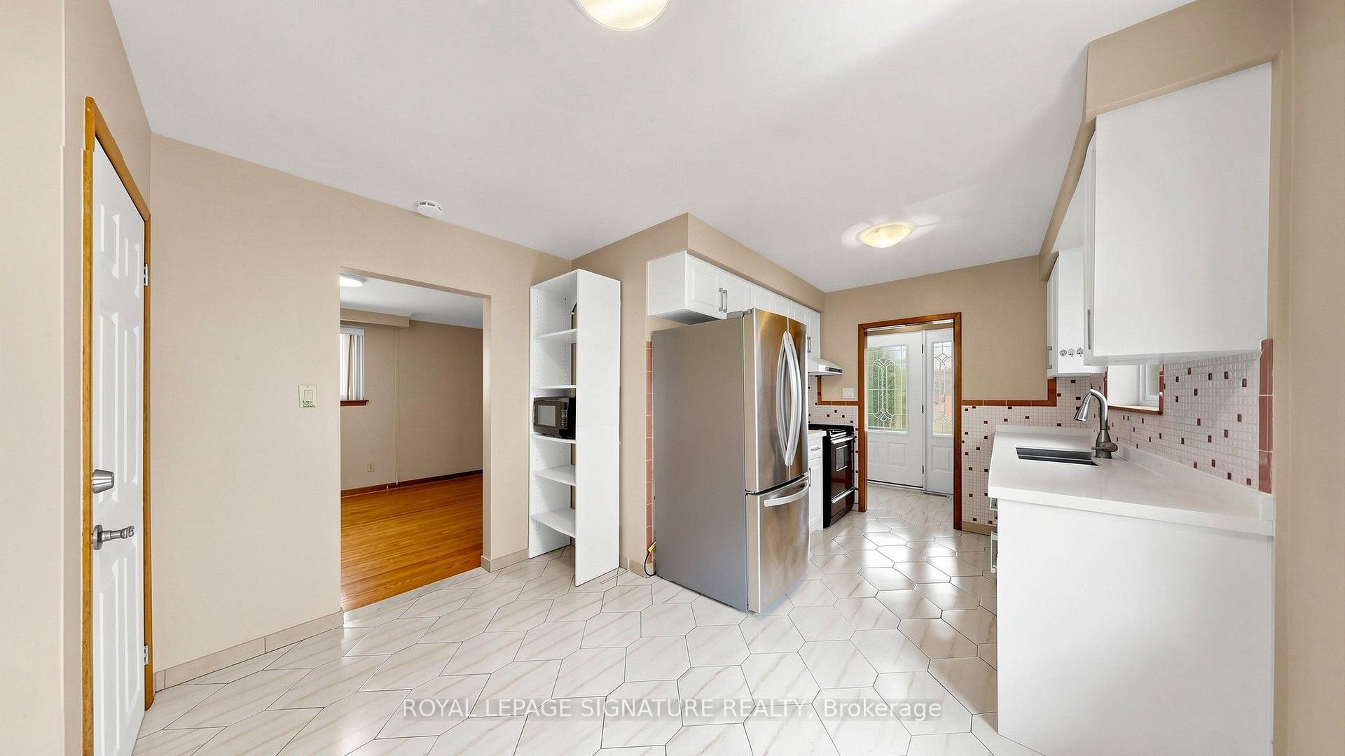 Photo 6 of 146 Maybourne Avenue, Scarborough, Clairlea-Birchmount — HOMEH
