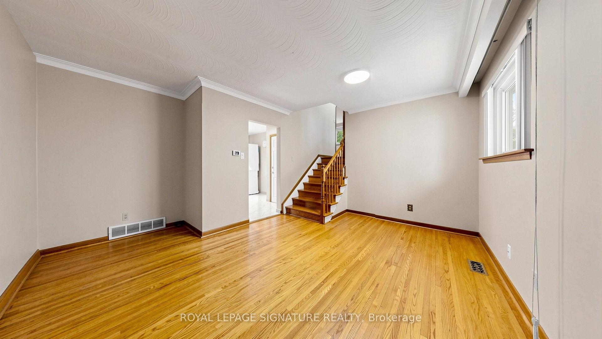 Photo 10 of 146 Maybourne Avenue, Scarborough, Clairlea-Birchmount — HOMEH