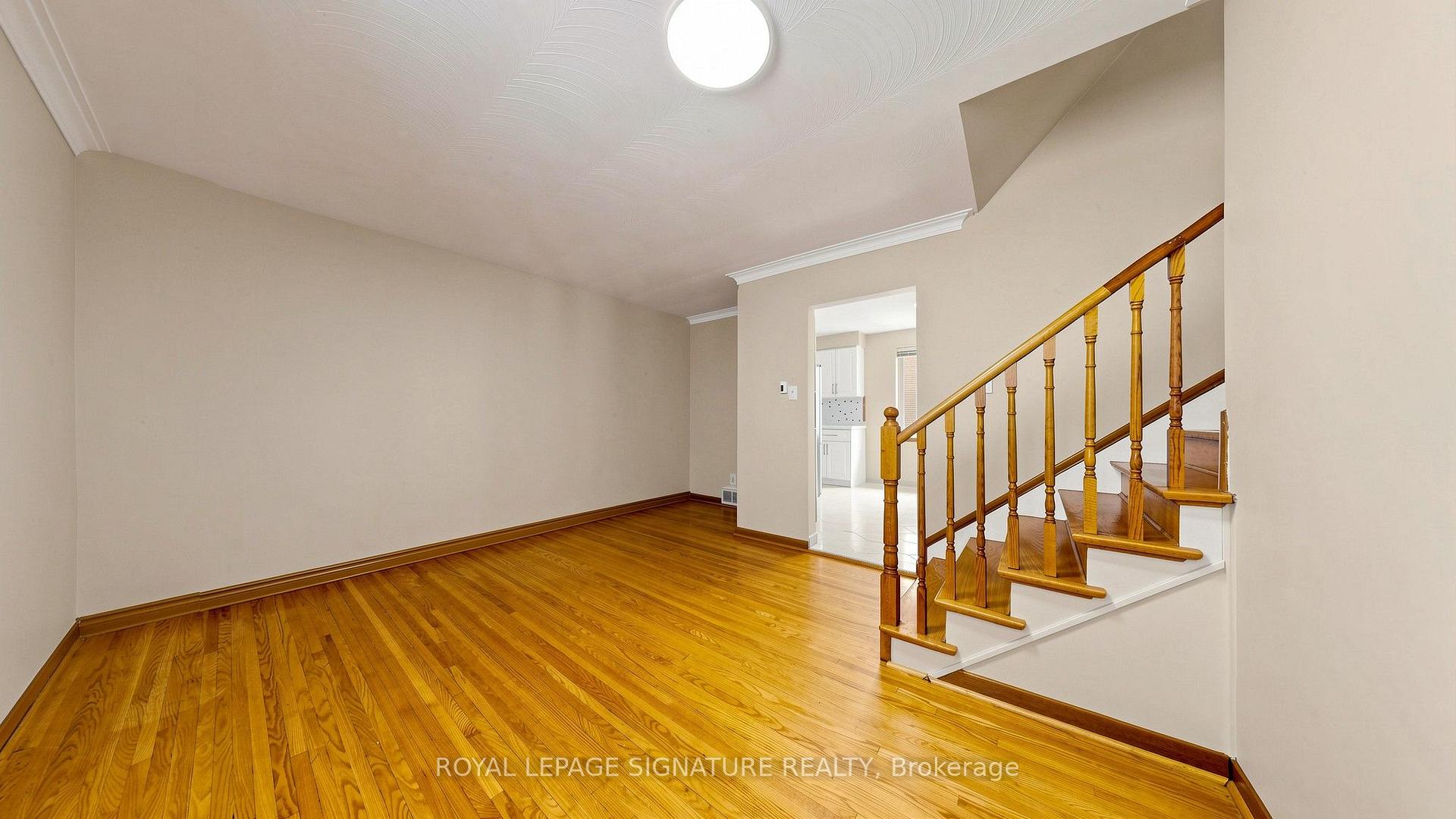 Photo 12 of 146 Maybourne Avenue, Scarborough, Clairlea-Birchmount — HOMEH
