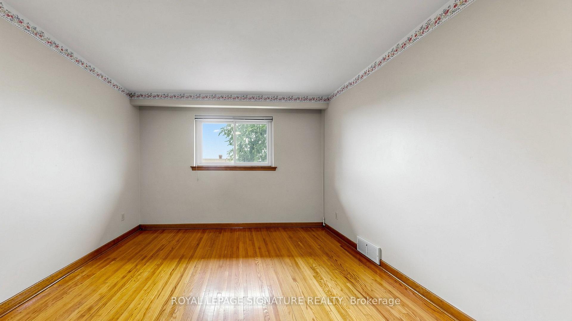 Photo 19 of 146 Maybourne Avenue, Scarborough, Clairlea-Birchmount — HOMEH