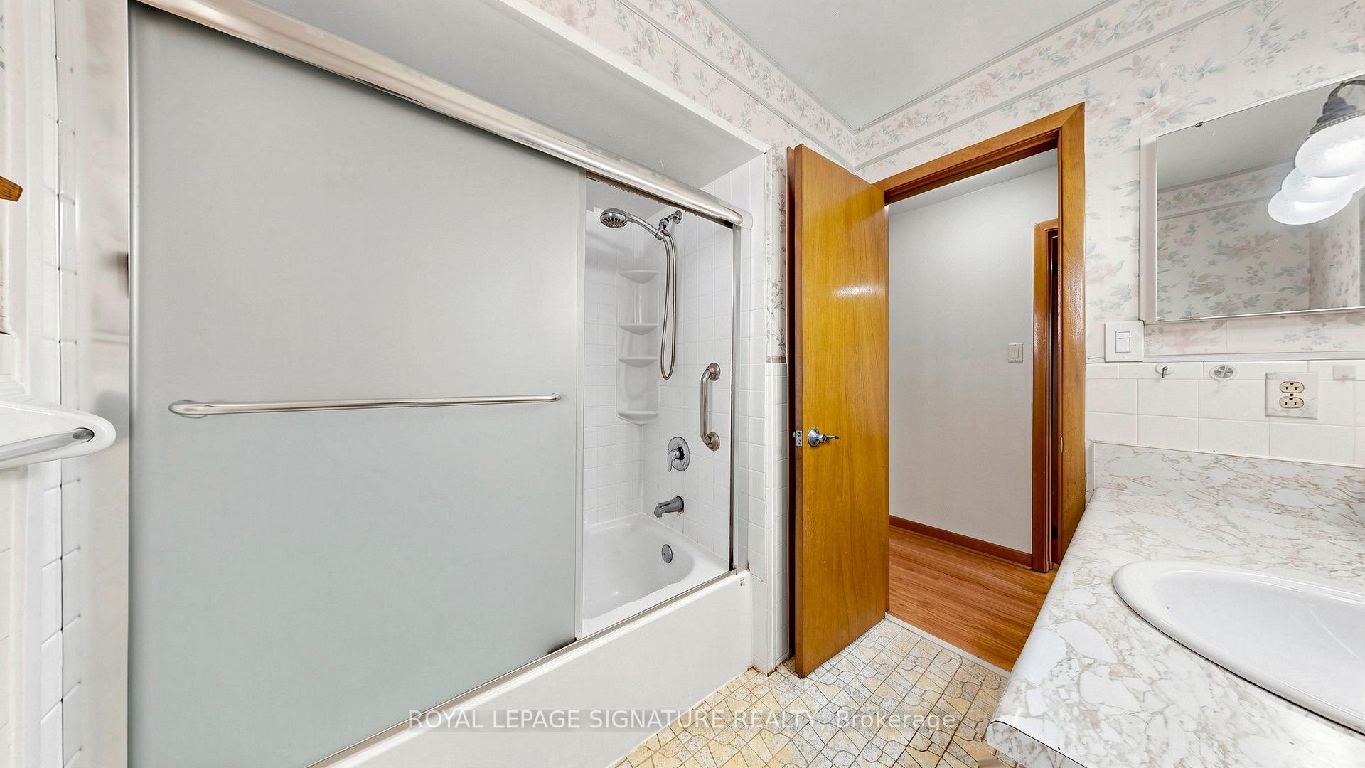 Photo 21 of 146 Maybourne Avenue, Scarborough, Clairlea-Birchmount — HOMEH