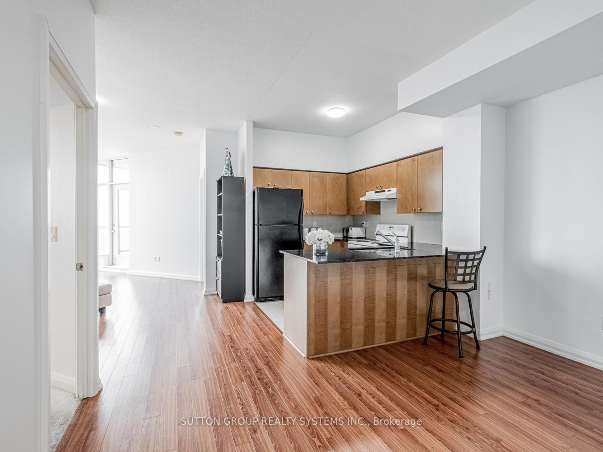 Photo 5 of Unit 913, 220 Forum Drive, Mississauga, Hurontario — HOMEH