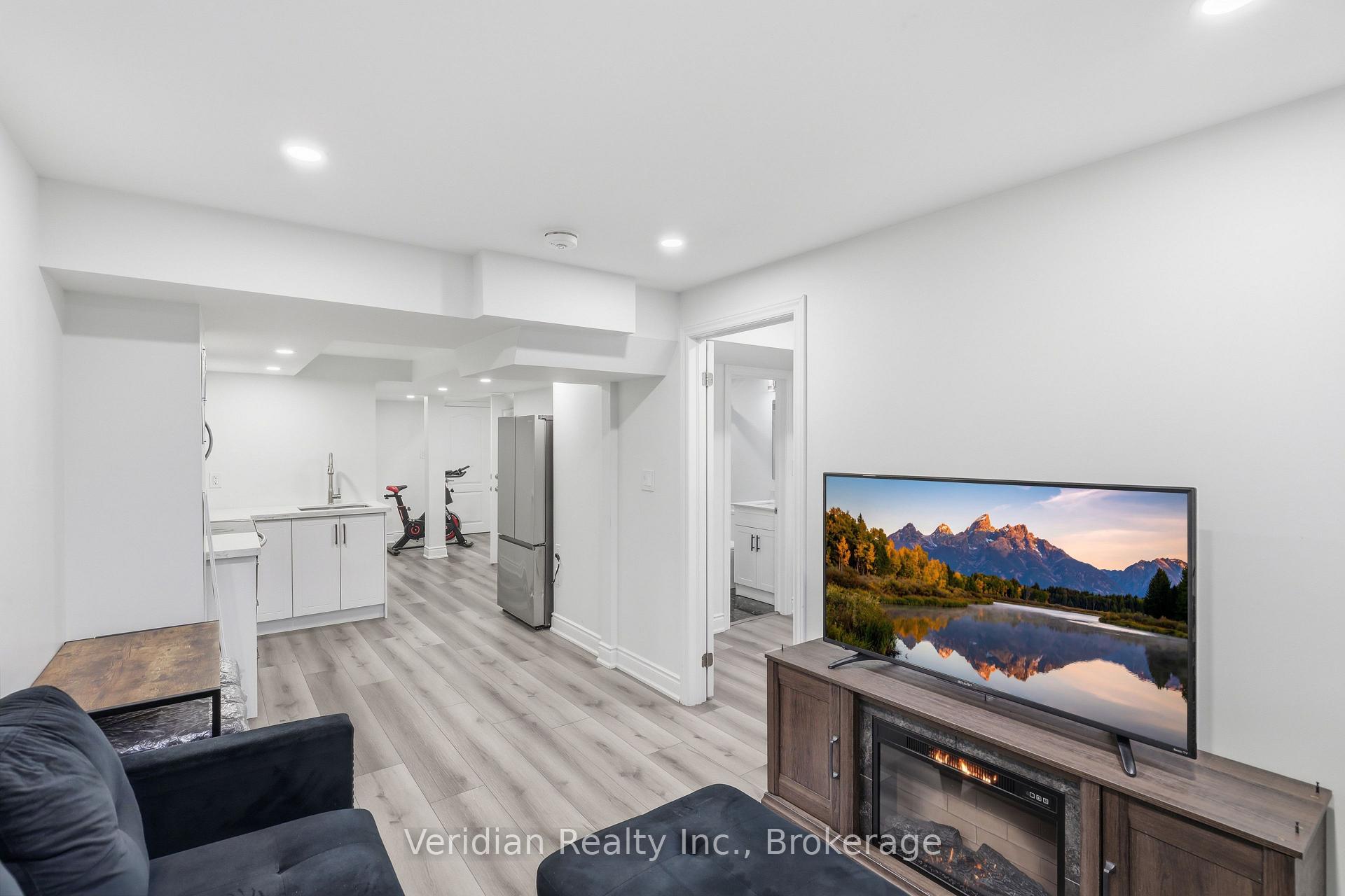 Photo 3 of 14 Gramercy Square, Scarborough, Rouge — HOMEH