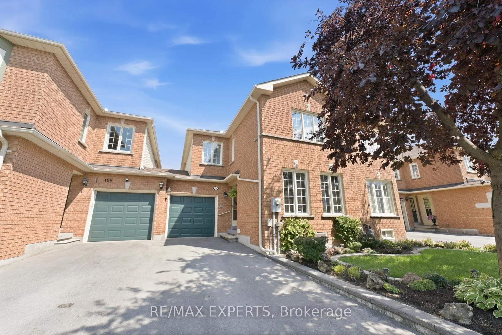 Photo 2 of 104 Pinedale Gate, Vaughan, East Woodbridge — HOMEH