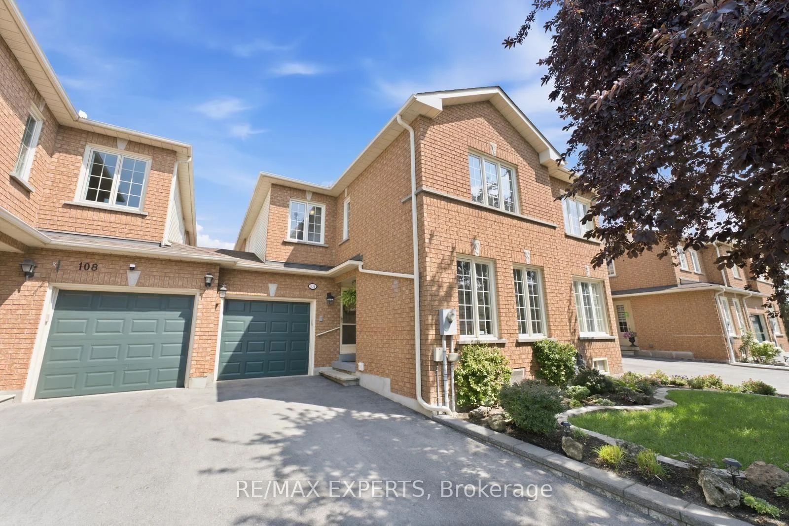 Photo 5 of 104 Pinedale Gate, Vaughan, East Woodbridge — HOMEH