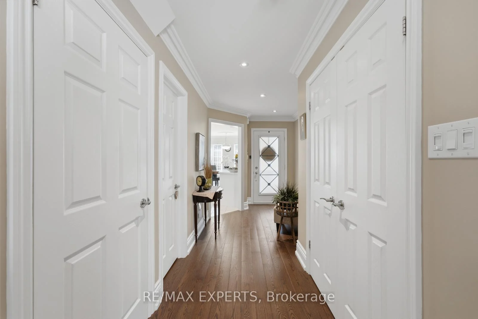 Photo 7 of 104 Pinedale Gate, Vaughan, East Woodbridge — HOMEH