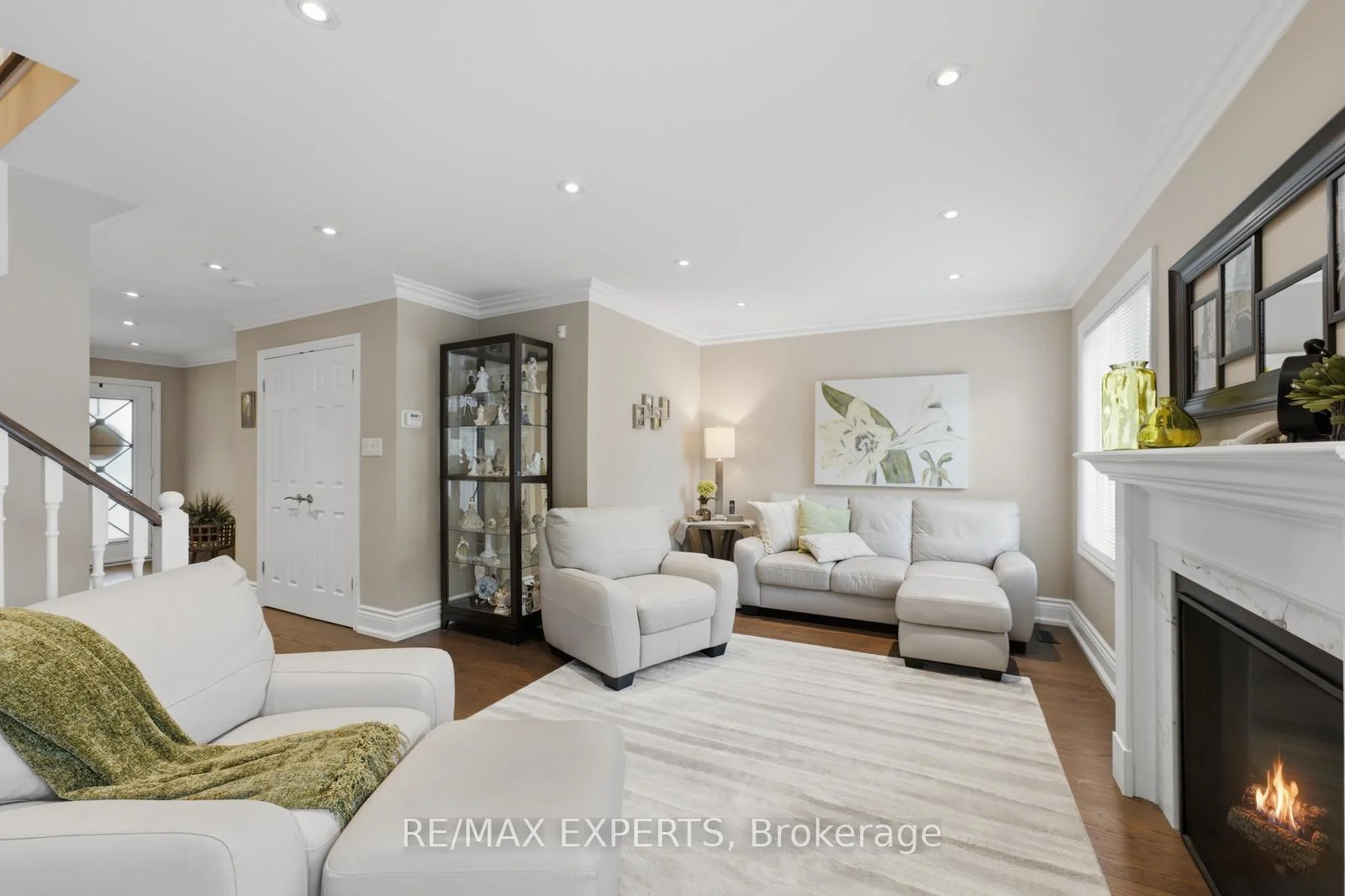 Photo 8 of 104 Pinedale Gate, Vaughan, East Woodbridge — HOMEH