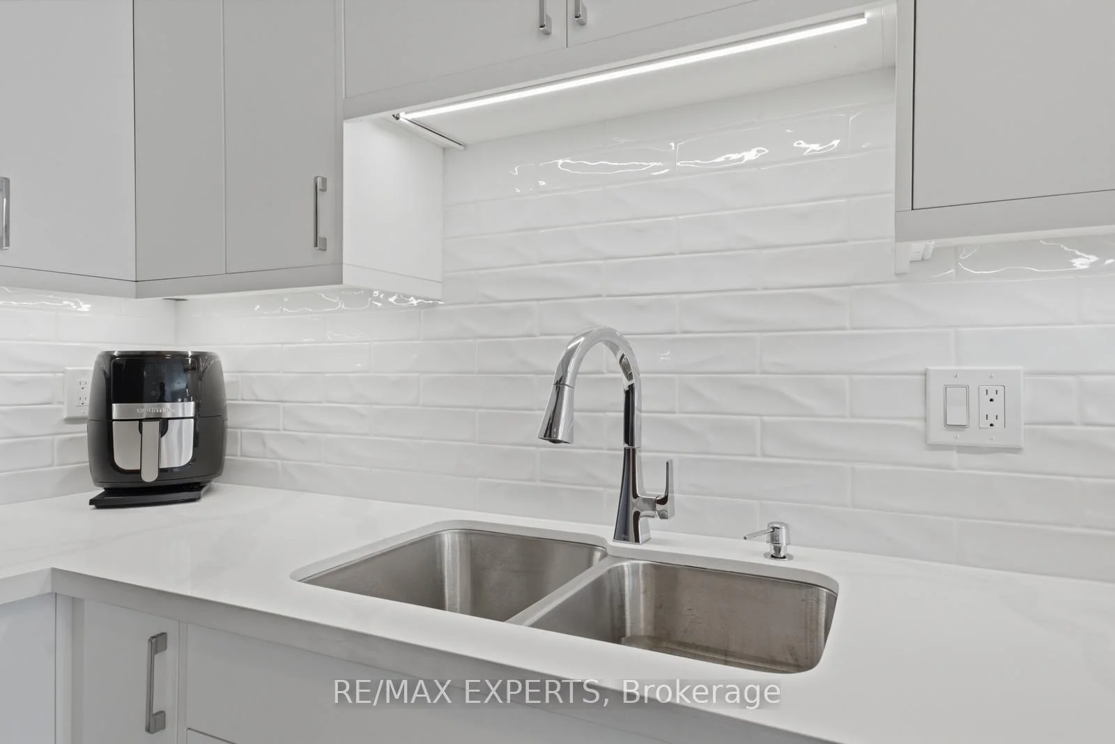 Photo 14 of 104 Pinedale Gate, Vaughan, East Woodbridge — HOMEH