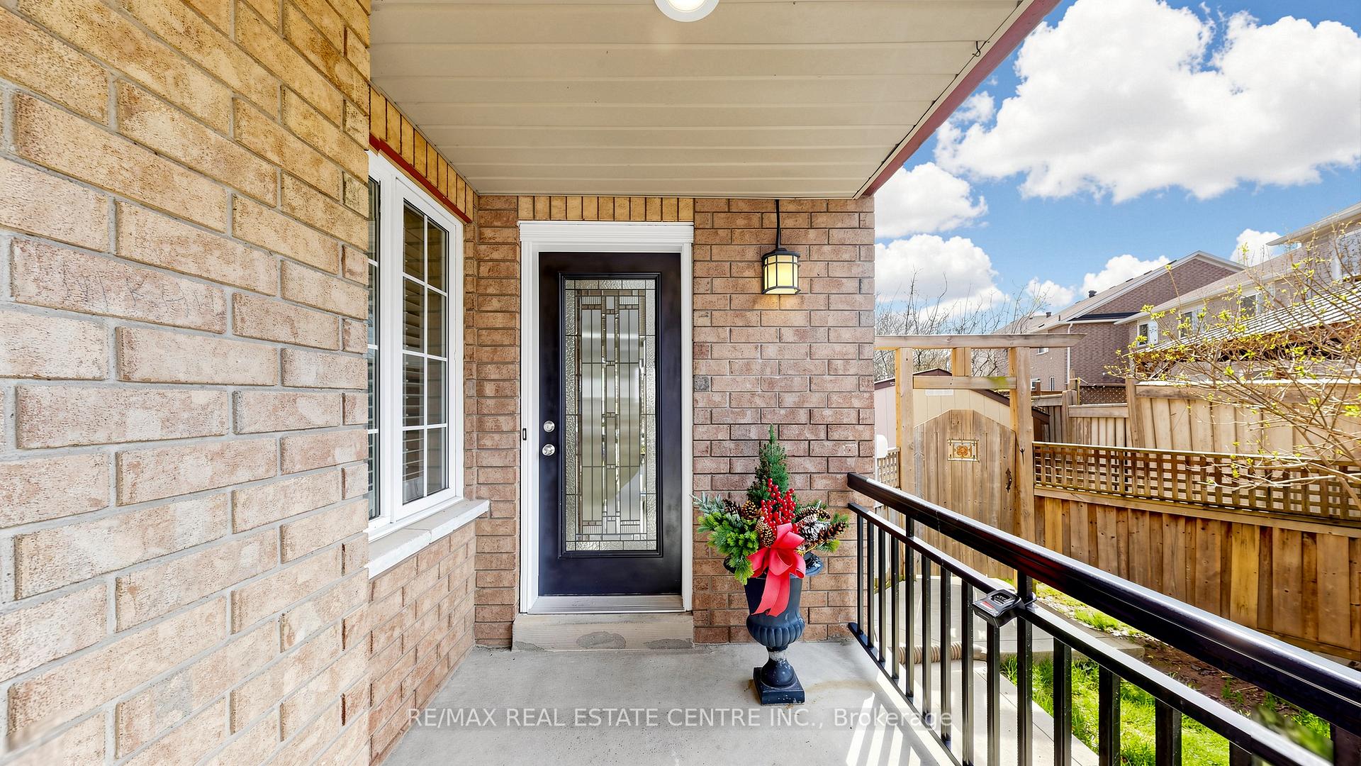 Photo 4 of 72 Tiller Trail, Brampton, Fletcher's Creek Village — HOMEH