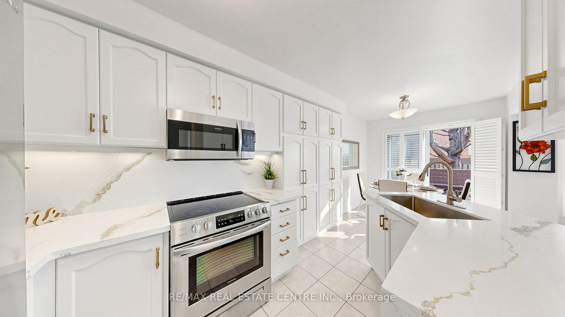 Photo 16 of 72 Tiller Trail, Brampton, Fletcher's Creek Village — HOMEH