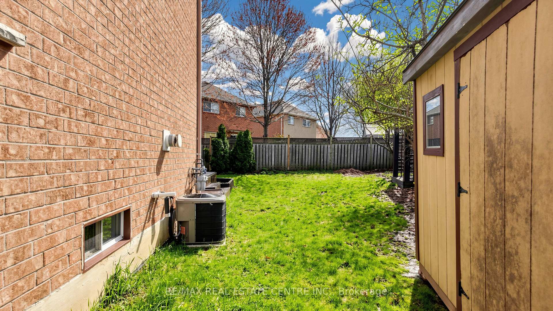 Photo 49 of 72 Tiller Trail, Brampton, Fletcher's Creek Village — HOMEH