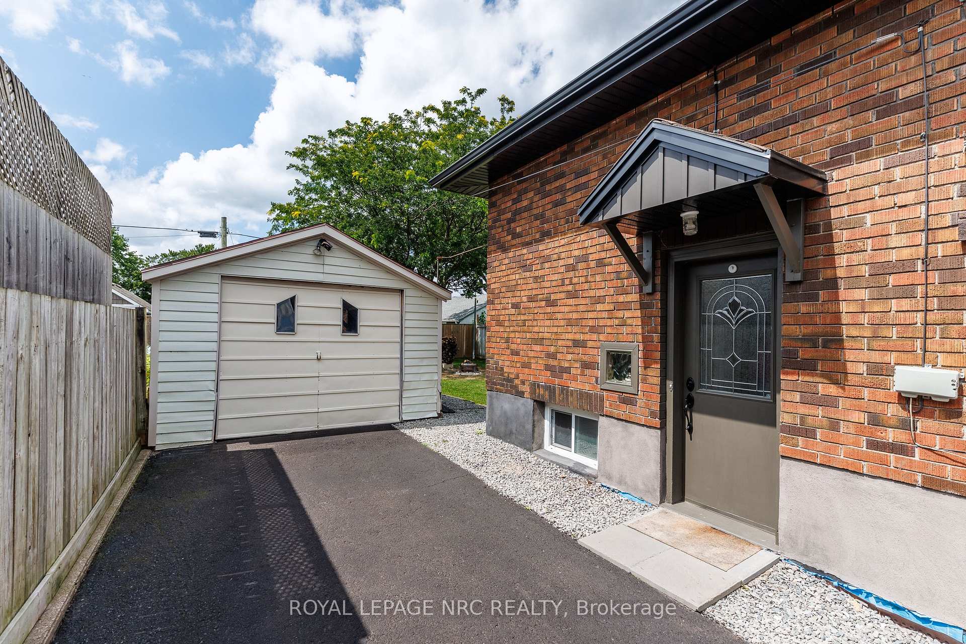 Photo 3 of 446 Wright Street, Welland, Lincoln/Crowland — HOMEH