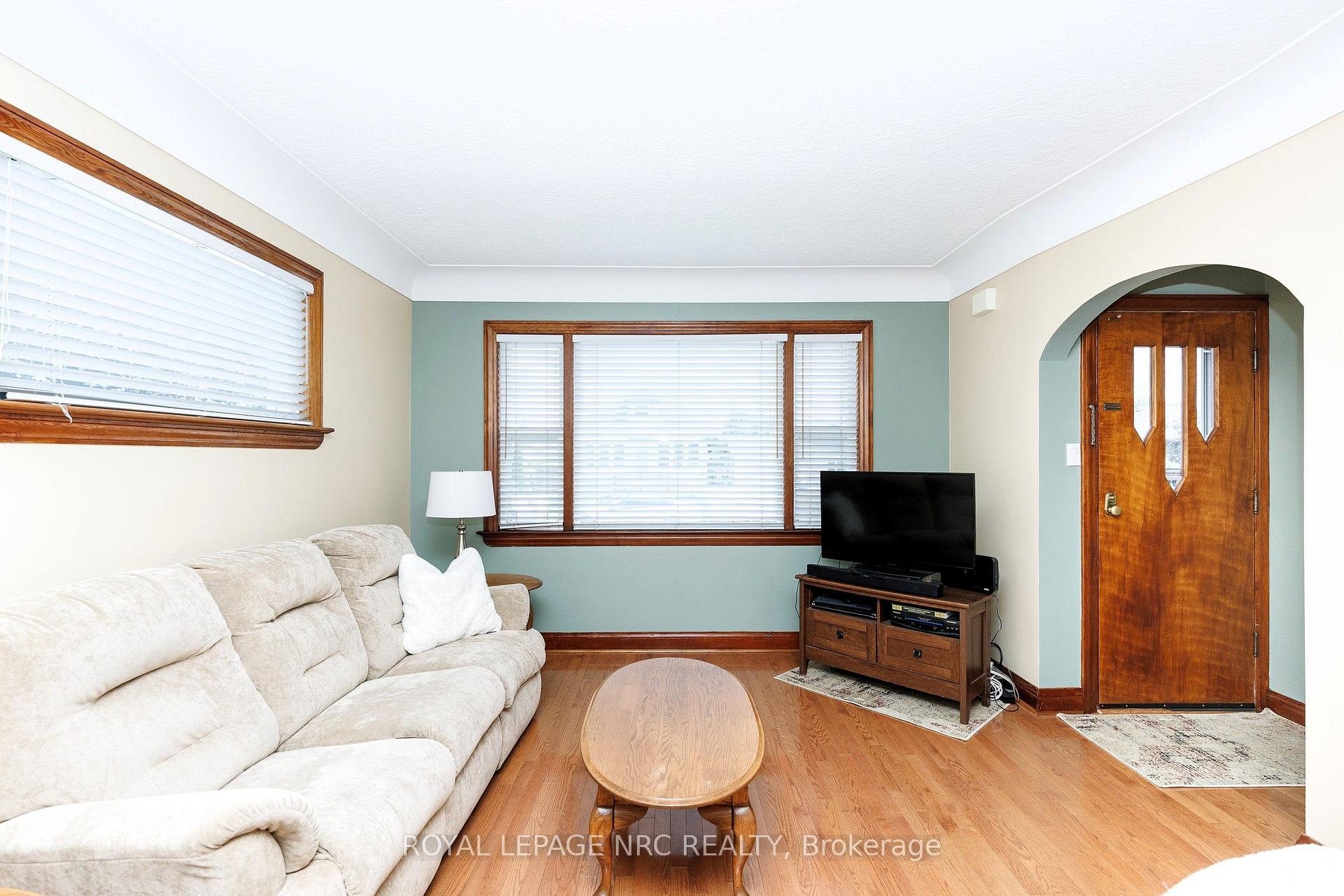 Photo 7 of 446 Wright Street, Welland, Lincoln/Crowland — HOMEH