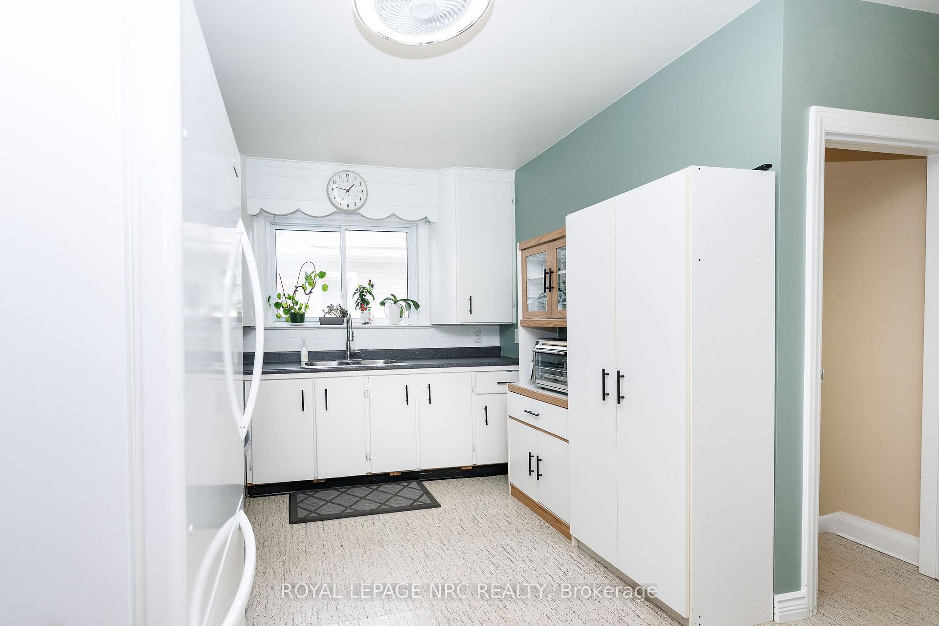 Photo 11 of 446 Wright Street, Welland, Lincoln/Crowland — HOMEH