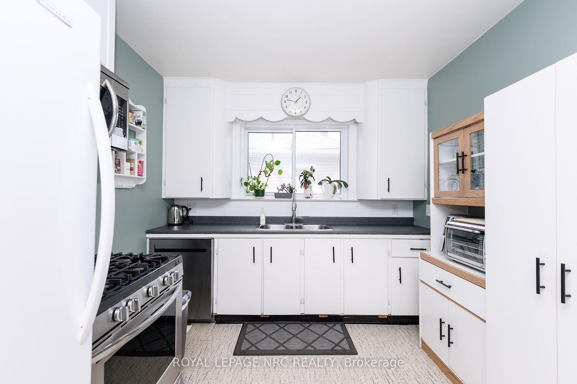 Photo 12 of 446 Wright Street, Welland, Lincoln/Crowland — HOMEH
